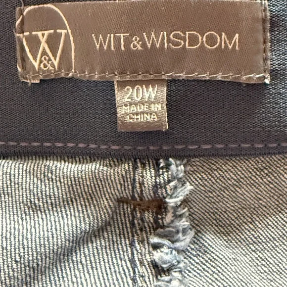 Comfortable! Wit & Wisdom high-rise jeans shorts. Size 20W. Very good condition. - Picture 4 of 11